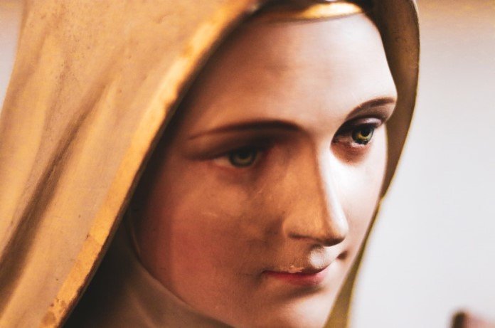 Maria - Mãe de Deus Estátua
