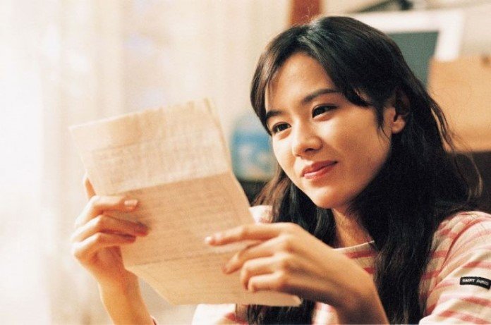 Imagem de moça lendo uma carta