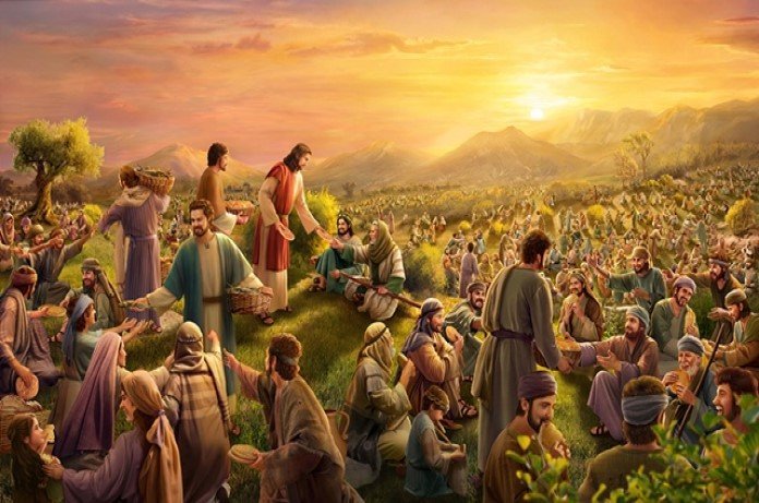 Imagem de jesus compartilhando pães com multidão