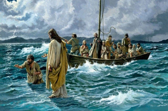 Imagem de Jesus sob as águas do mar